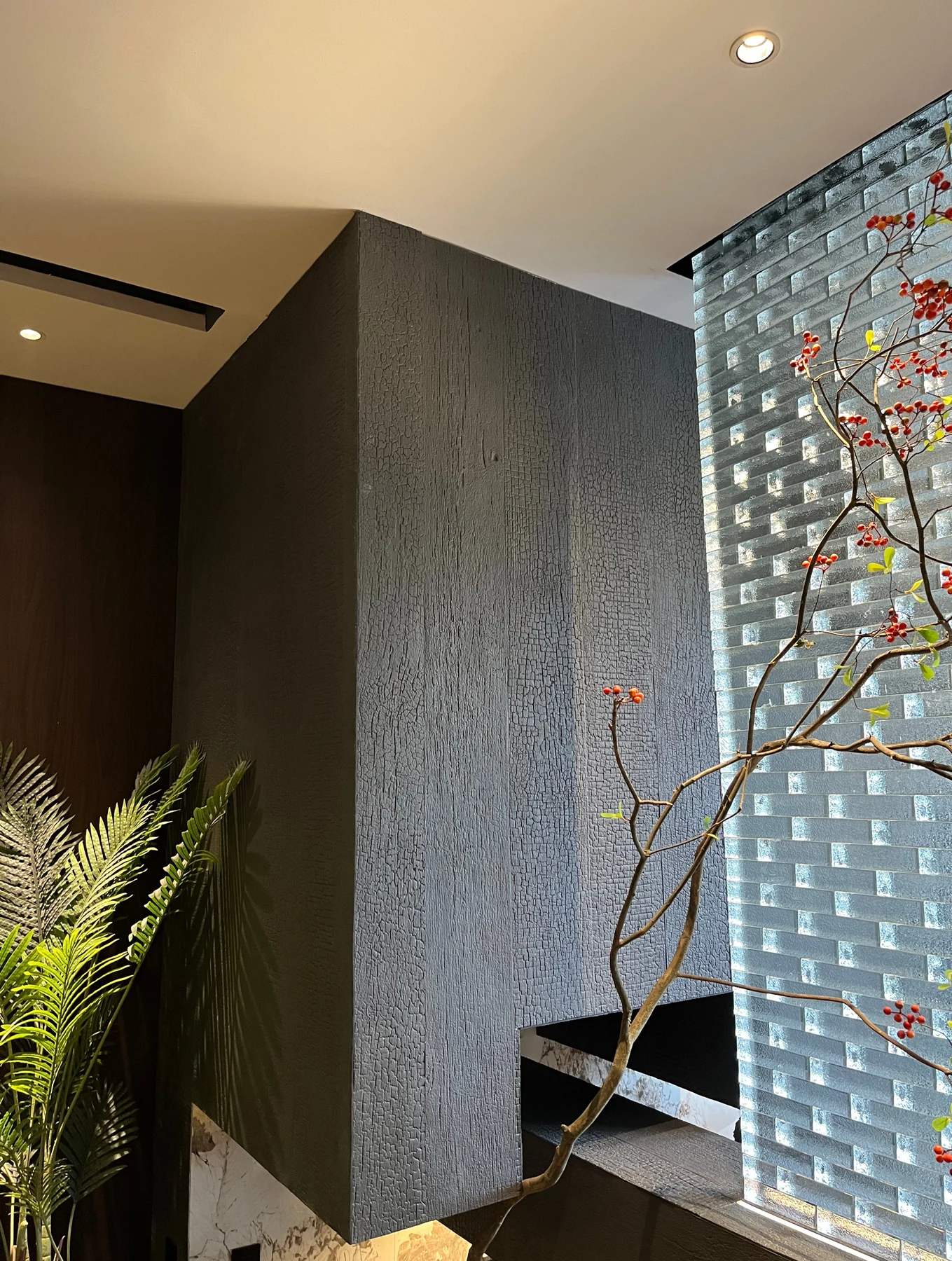 Inspirasi aplikasi Charcoal Burnt Wood Board
